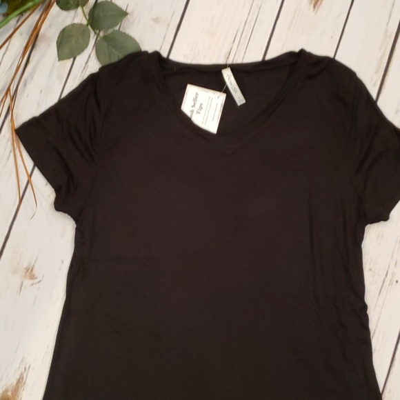 ❇Last Black❇V neck tee - Picture 3 of 3